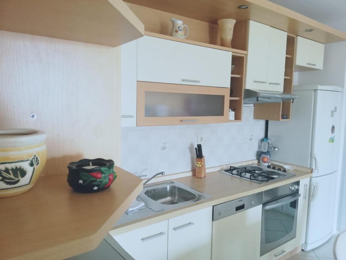Apartment Mia - Spacious Apartment On 85 M2 With Beautiful Sea View Trogir Exterior photo