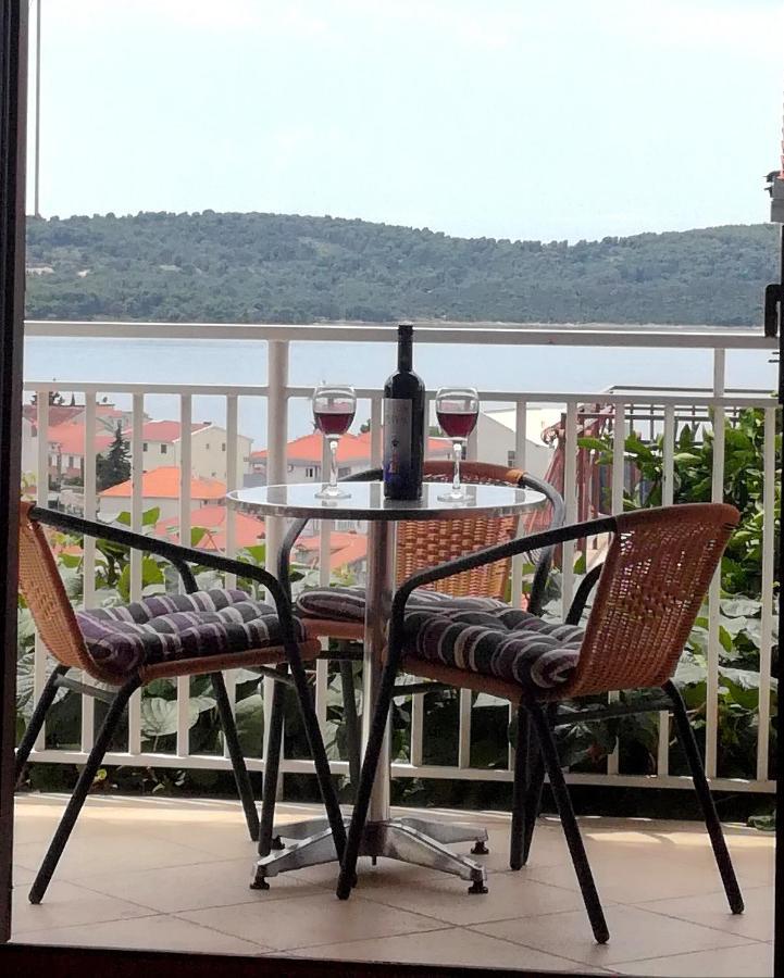 Apartment Mia - Spacious Apartment On 85 M2 With Beautiful Sea View Trogir Exterior photo