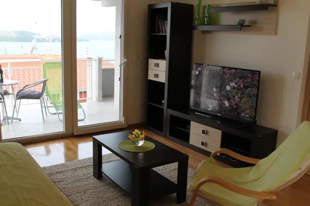 Apartment Mia - Spacious Apartment On 85 M2 With Beautiful Sea View Trogir Exterior photo