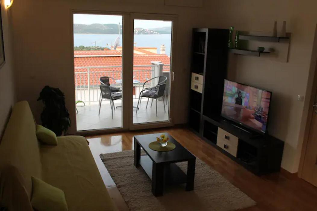 Apartment Mia - Spacious Apartment On 85 M2 With Beautiful Sea View Trogir Exterior photo