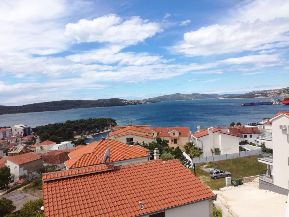 Apartment Mia - Spacious Apartment On 85 M2 With Beautiful Sea View Trogir Exterior photo