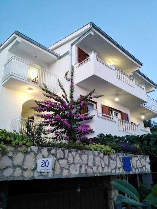 Apartment Mia - Spacious Apartment On 85 M2 With Beautiful Sea View Trogir Exterior photo