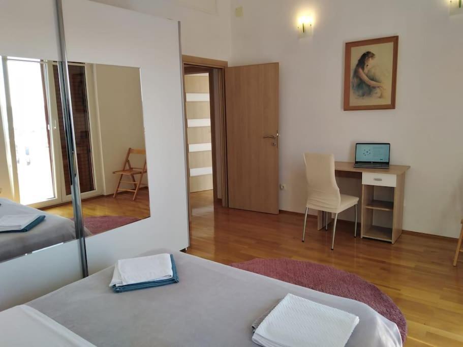 Apartment Mia - Spacious Apartment On 85 M2 With Beautiful Sea View Trogir Exterior photo
