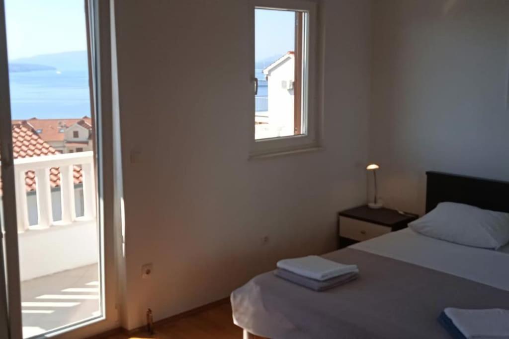 Apartment Mia - Spacious Apartment On 85 M2 With Beautiful Sea View Trogir Exterior photo