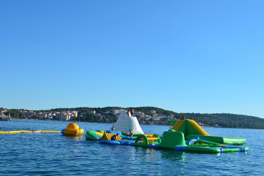 Apartment Mia - Spacious Apartment On 85 M2 With Beautiful Sea View Trogir Exterior photo