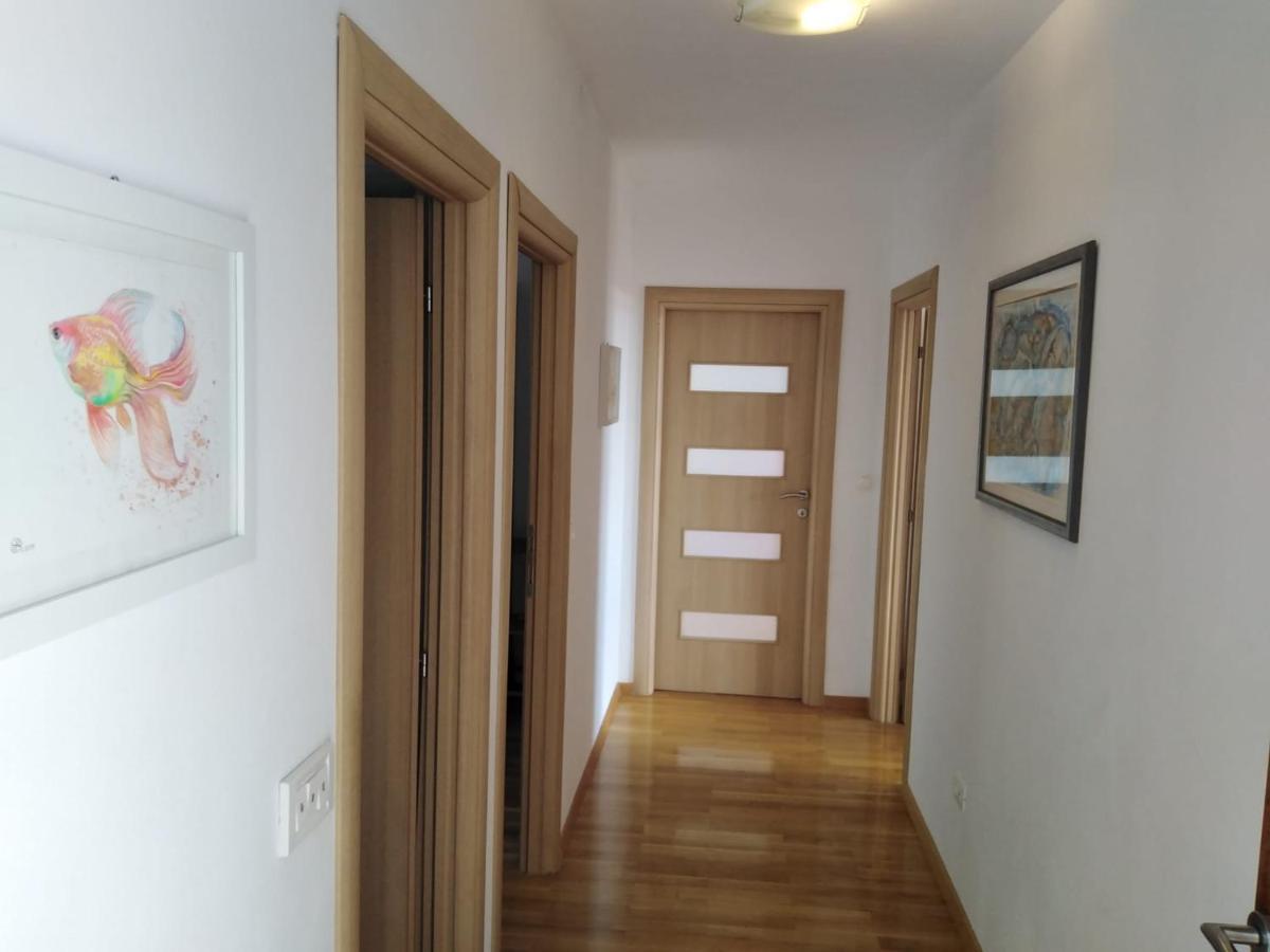 Apartment Mia - Spacious Apartment On 85 M2 With Beautiful Sea View Trogir Exterior photo