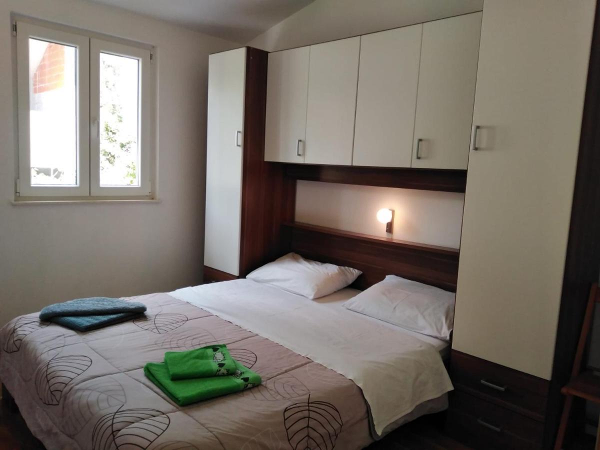 Apartment Mia - Spacious Apartment On 85 M2 With Beautiful Sea View Trogir Exterior photo