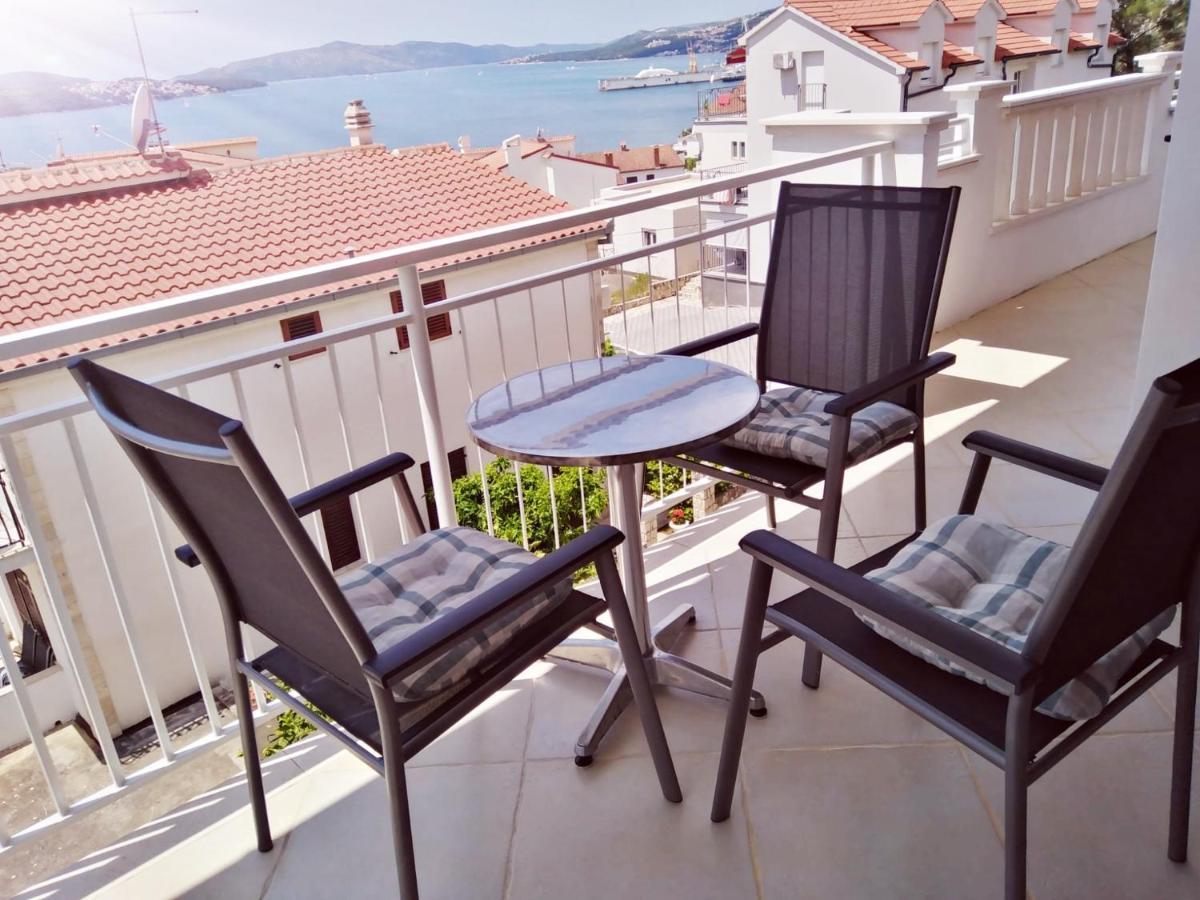 Apartment Mia - Spacious Apartment On 85 M2 With Beautiful Sea View Trogir Exterior photo