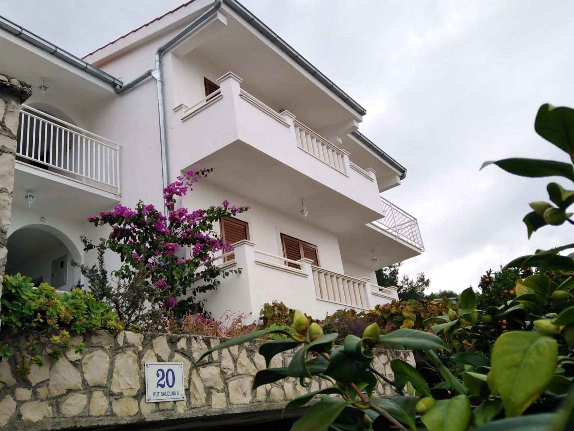 Apartment Mia - Spacious Apartment On 85 M2 With Beautiful Sea View Trogir Exterior photo
