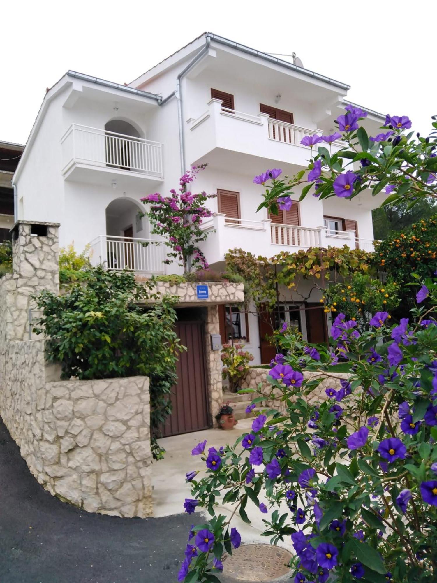 Apartment Mia - Spacious Apartment On 85 M2 With Beautiful Sea View Trogir Exterior photo