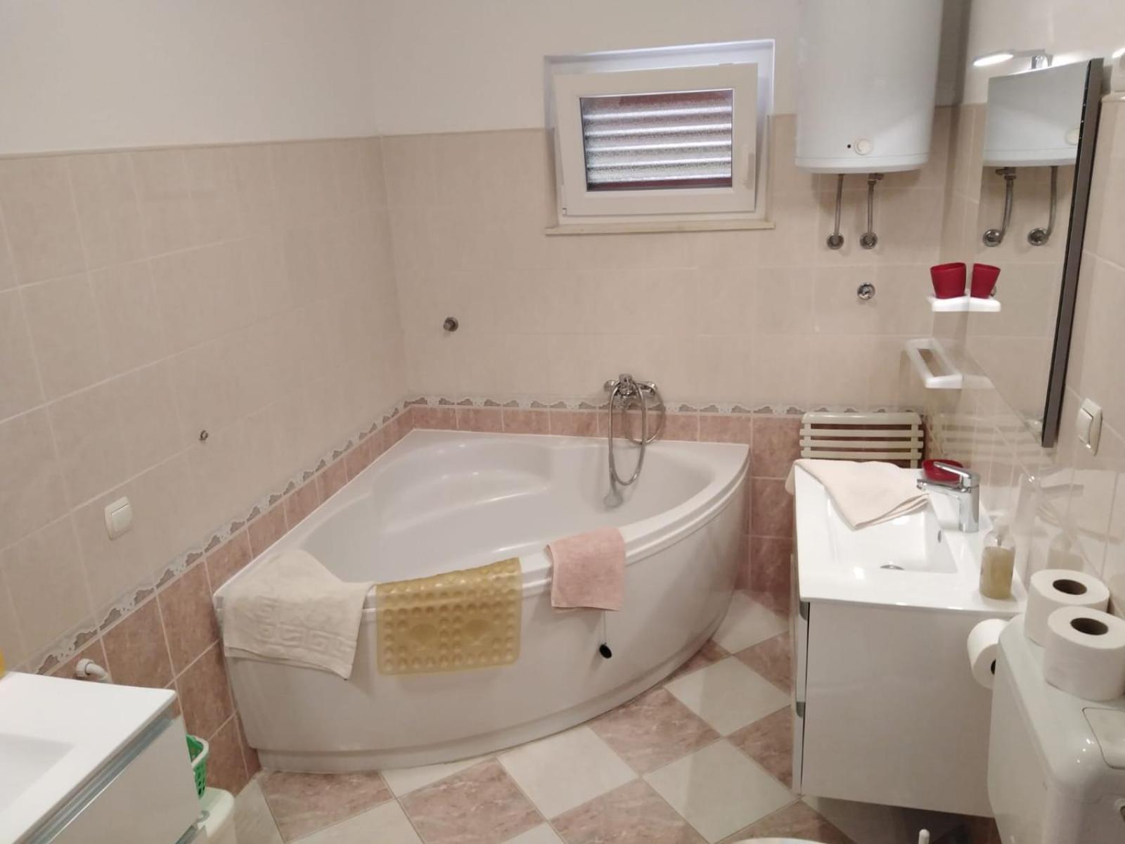 Apartment Mia - Spacious Apartment On 85 M2 With Beautiful Sea View Trogir Exterior photo
