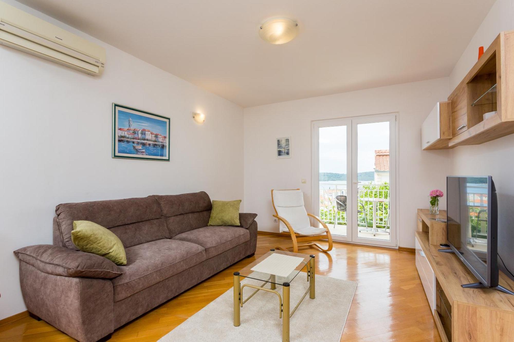 Apartment Mia - Spacious Apartment On 85 M2 With Beautiful Sea View Trogir Exterior photo