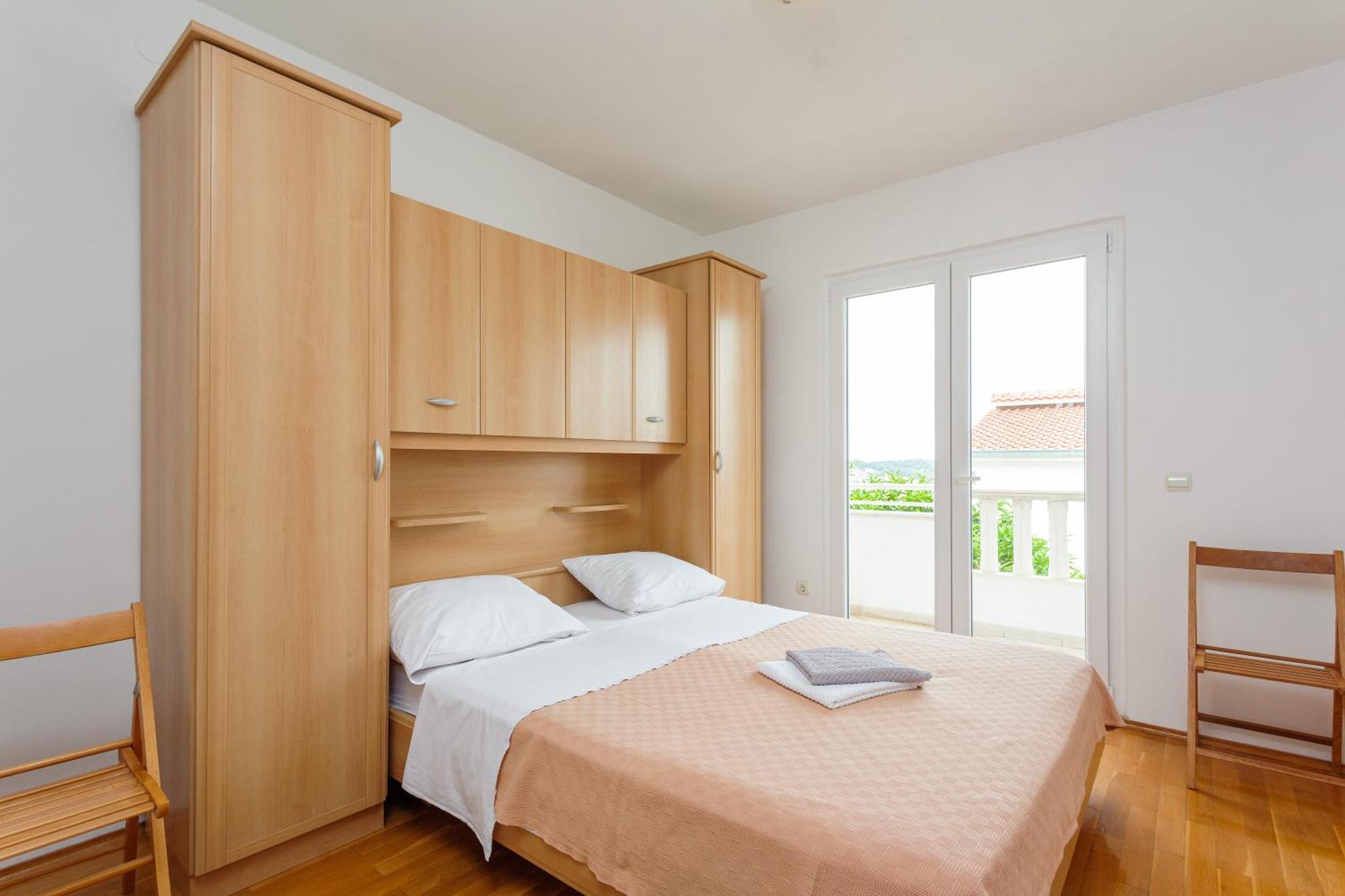 Apartment Mia - Spacious Apartment On 85 M2 With Beautiful Sea View Trogir Exterior photo