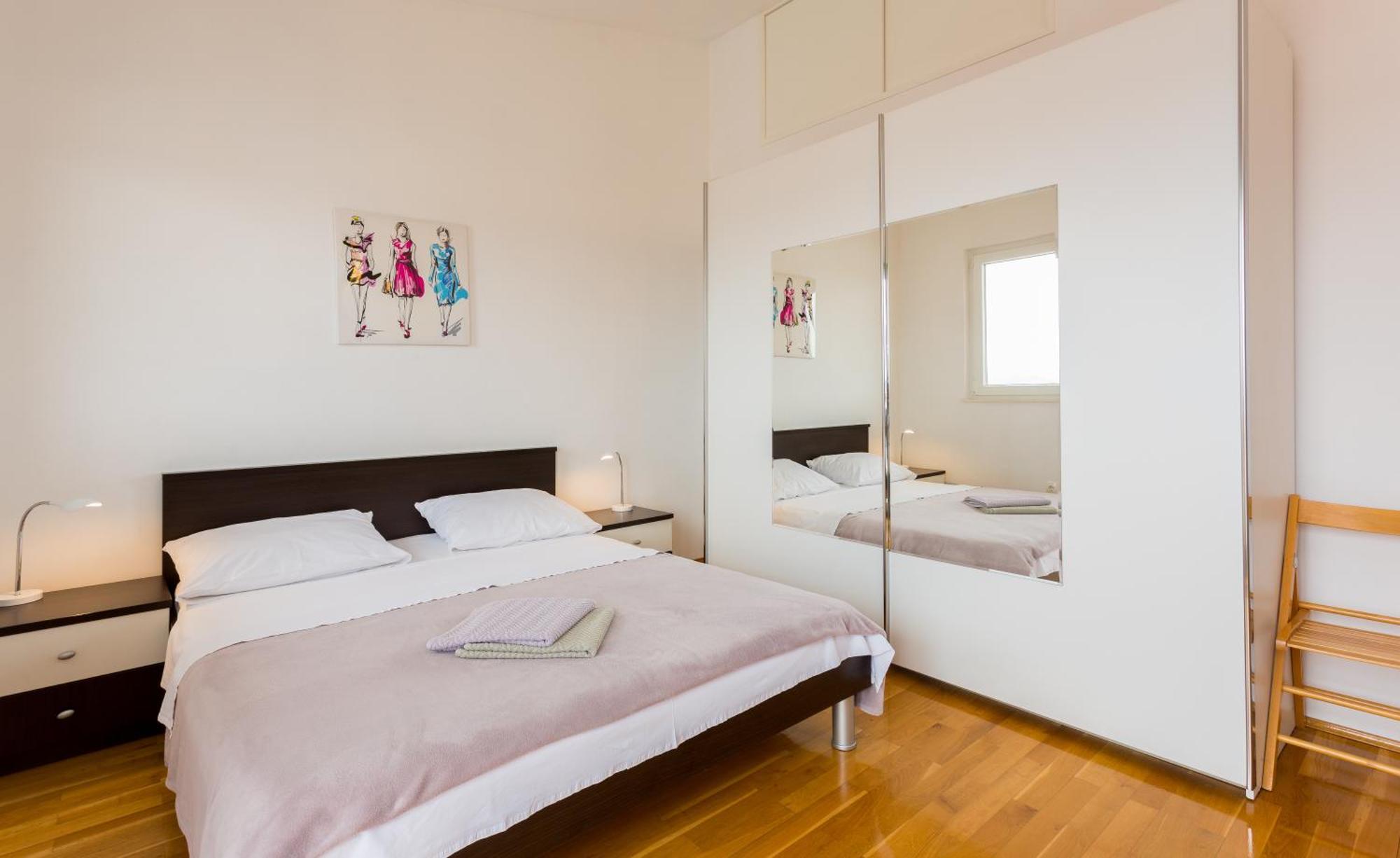 Apartment Mia - Spacious Apartment On 85 M2 With Beautiful Sea View Trogir Exterior photo