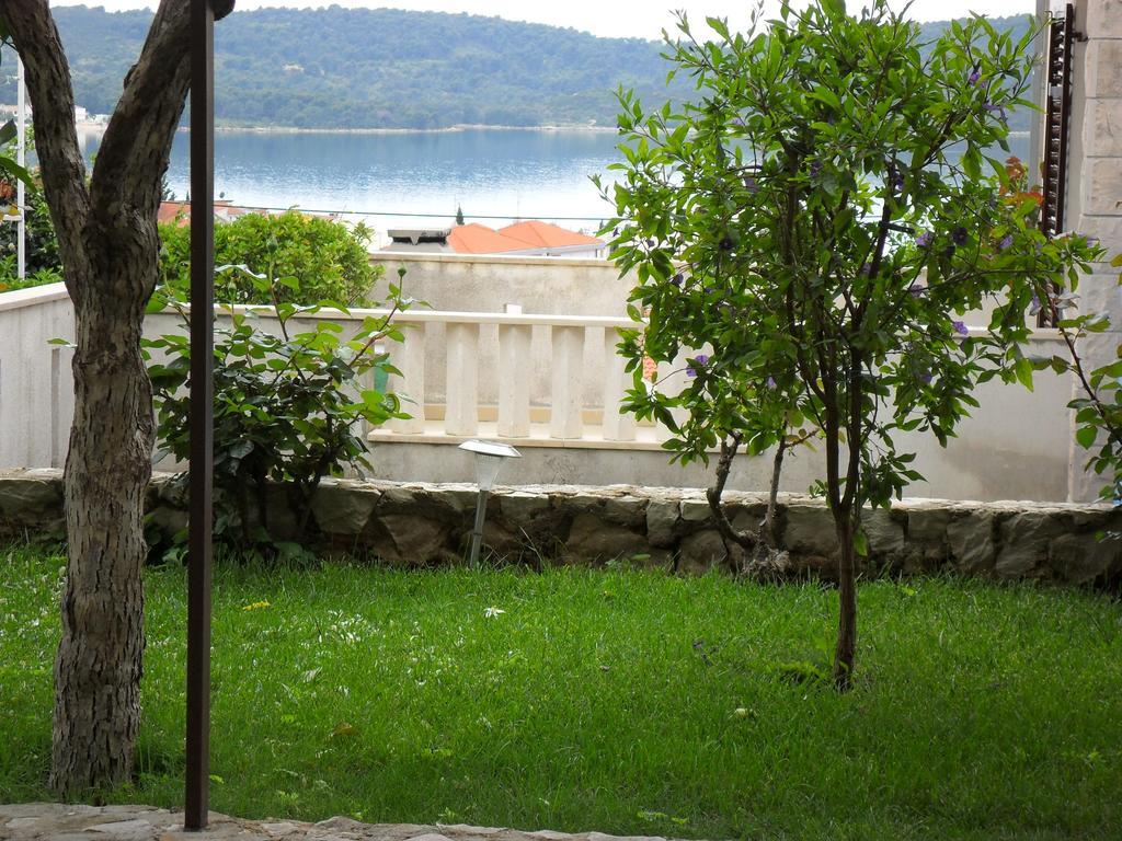 Apartment Mia - Spacious Apartment On 85 M2 With Beautiful Sea View Trogir Exterior photo