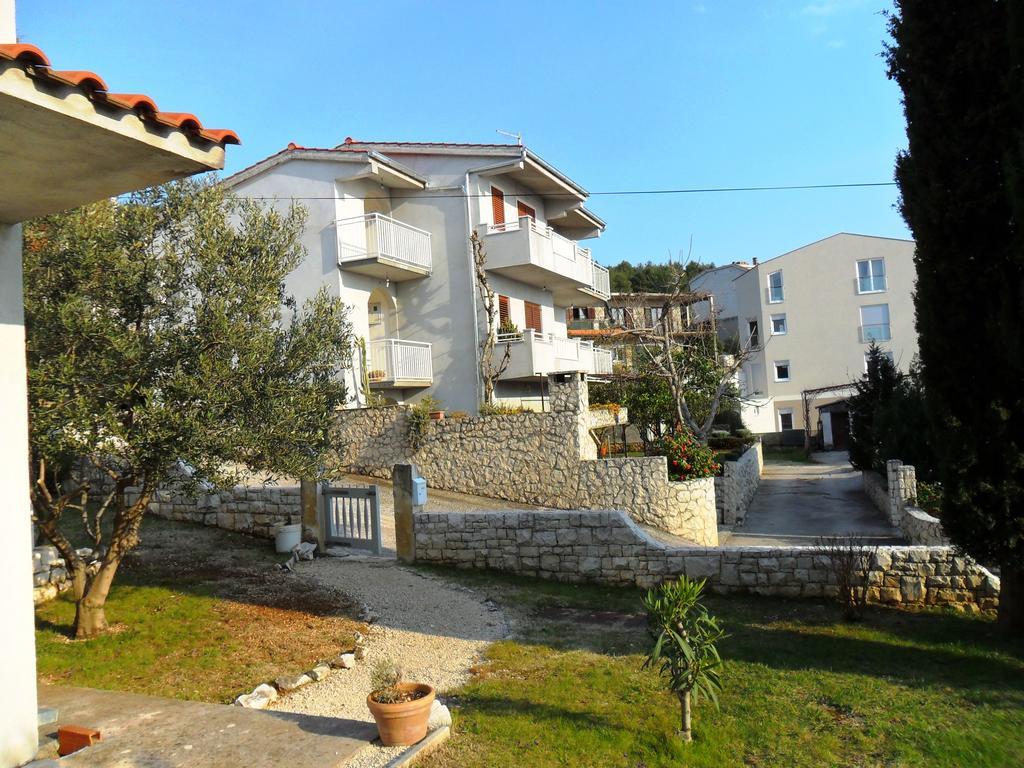 Apartment Mia - Spacious Apartment On 85 M2 With Beautiful Sea View Trogir Exterior photo